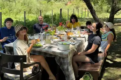 Quiénes son y a qué se dedican los cuatro hijos de la Mona Jiménez