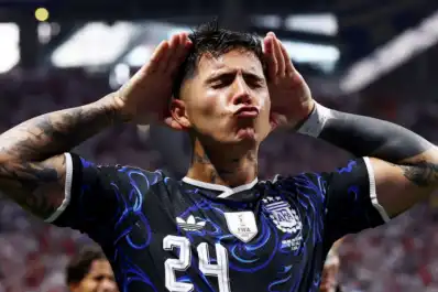 Por qué Enzo Fernández hizo el Topo Gigio tras su gol ante Inglaterra y qué significa el histórico festejo