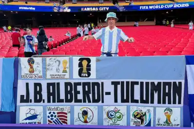 La increíble historia del tucumano que lleva nueve Mundiales siguiendo a la Selección argentina