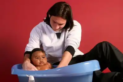 La historia detrás de la foto de Messi bañando a Lamine Yamal: la imagen viral que cobró un nuevo significado antes de la final del Mundial 2026