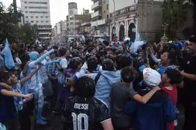 La plaza Independencia y el Monumento al Bicentenario, desde el cielo: los videos que muestran la fiesta de los tucumanos
