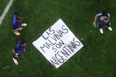 Qué sanción prevé la FIFA por la bandera de Las Malvinas son argentinas que exhibió la Selección