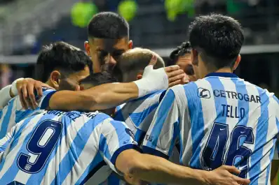 Racing goleó a Defensa y Justicia en el debut de Vojvoda y avanzó a los octavos de la Copa Argentina