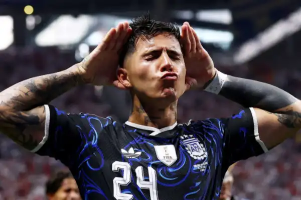 Por qué Enzo Fernández hizo el Topo Gigio tras su gol ante Inglaterra y qué significa el histórico festejo