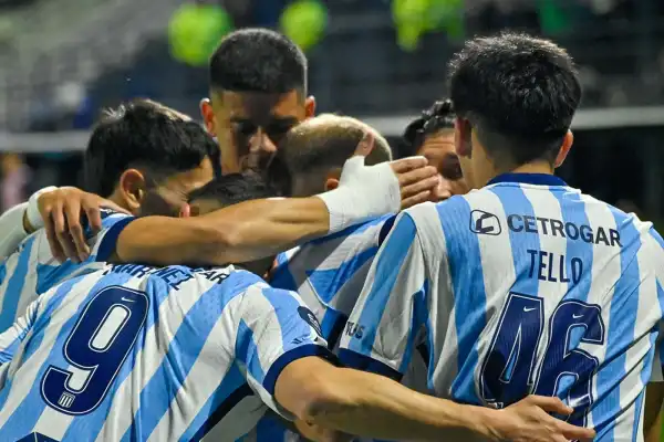 Racing goleó a Defensa y Justicia en el debut de Vojvoda y avanzó a los octavos de la Copa Argentina