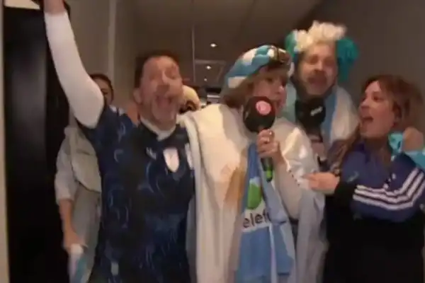 La tremenda caída de Georgina Barbarossa en Telefe mientras festejaba la victoria de Argentina ante Inglaterra