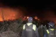 Alerta en los Valles: bomberos y policías combatieron un voraz incendio en Amaicha