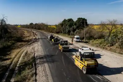 Avanzan los trabajos de repavimentación en la ruta 323