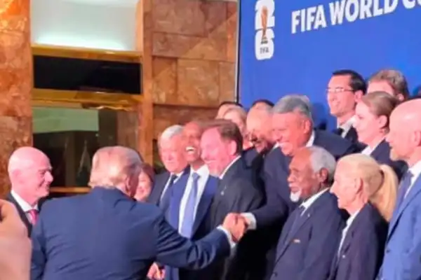Donald Trump saludó a Claudio Tapia en un evento de la FIFA antes de la final del Mundial 2026