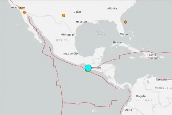 Fuerte sismo de magnitud 7,3 sacudió el sur de México y se sintió en Guatemala y El Salvador