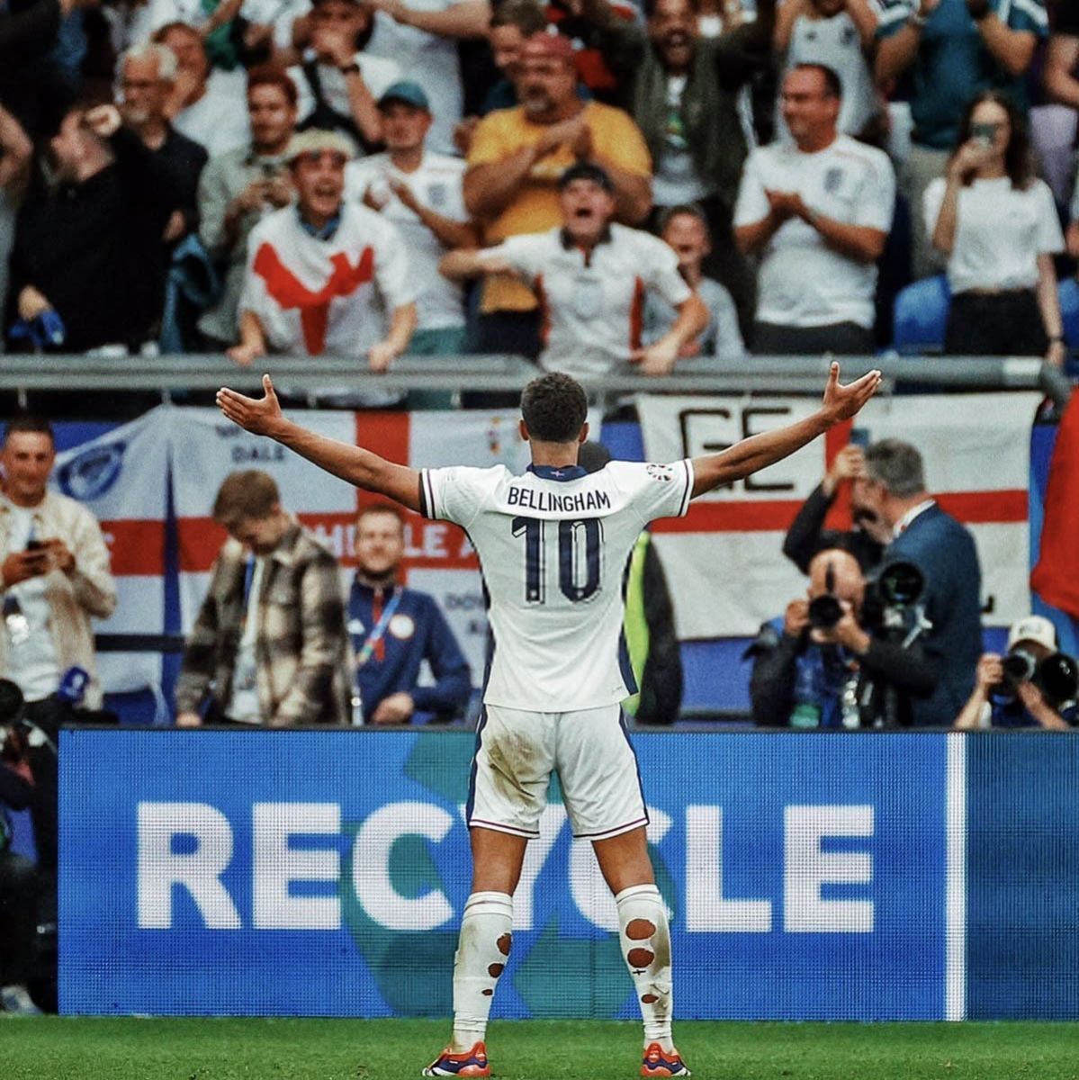 De Beckham a Bellingham: cómo el fútbol inglés volvió a encontrar a su gran ícono de estilo