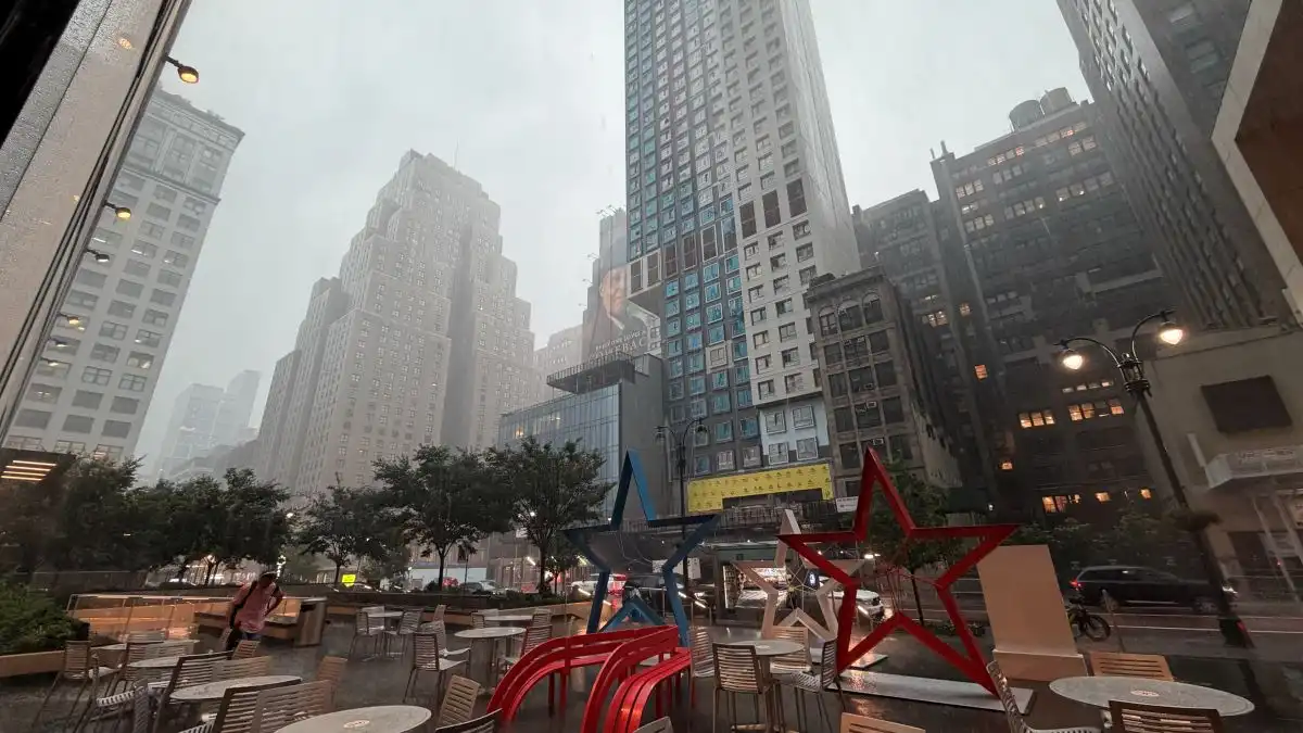 Un diluvio en Nueva York trae alivio por el humo, pero pone en duda los banderazos argentinos antes de la final