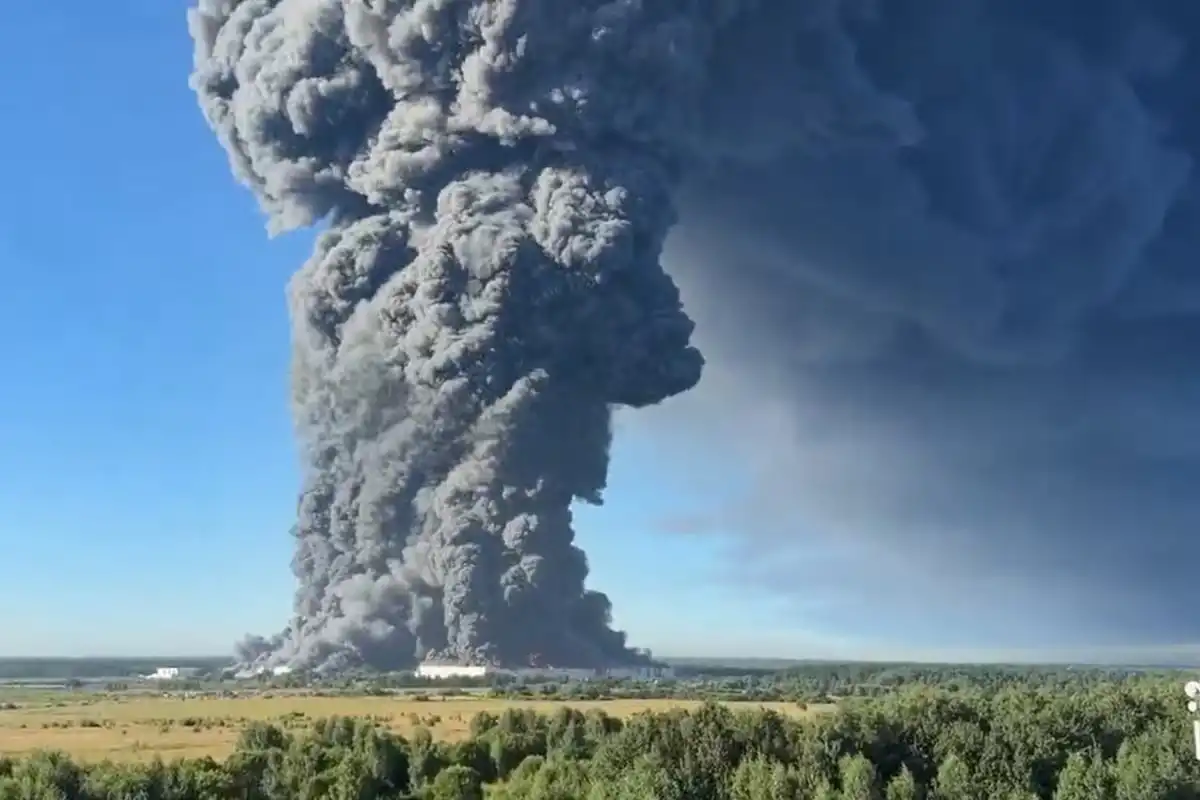 Ucrania golpeó uno de los mayores centros logísticos de Rusia: hay al menos siete muertos