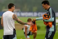 El llamativo ensayo de Scaloni antes de la final: repartió 13 pecheras y sembró dudas sobre el equipo