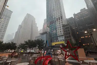 Un diluvio en Nueva York trae alivio por el humo, pero pone en duda los banderazos argentinos antes de la final