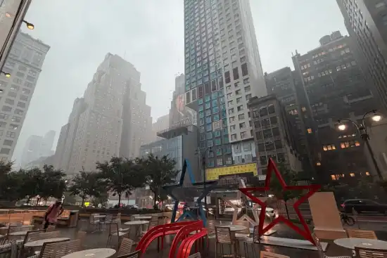 550x367_la-gaceta-en-nueva-york-lluvia-trajo-alivio-pero-puso-duda-banderazo-argentino-1146034-134204.webp