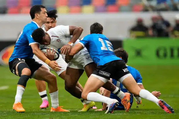 Los Pumas lucharon hasta el final, pero Inglaterra los llevó a su juego