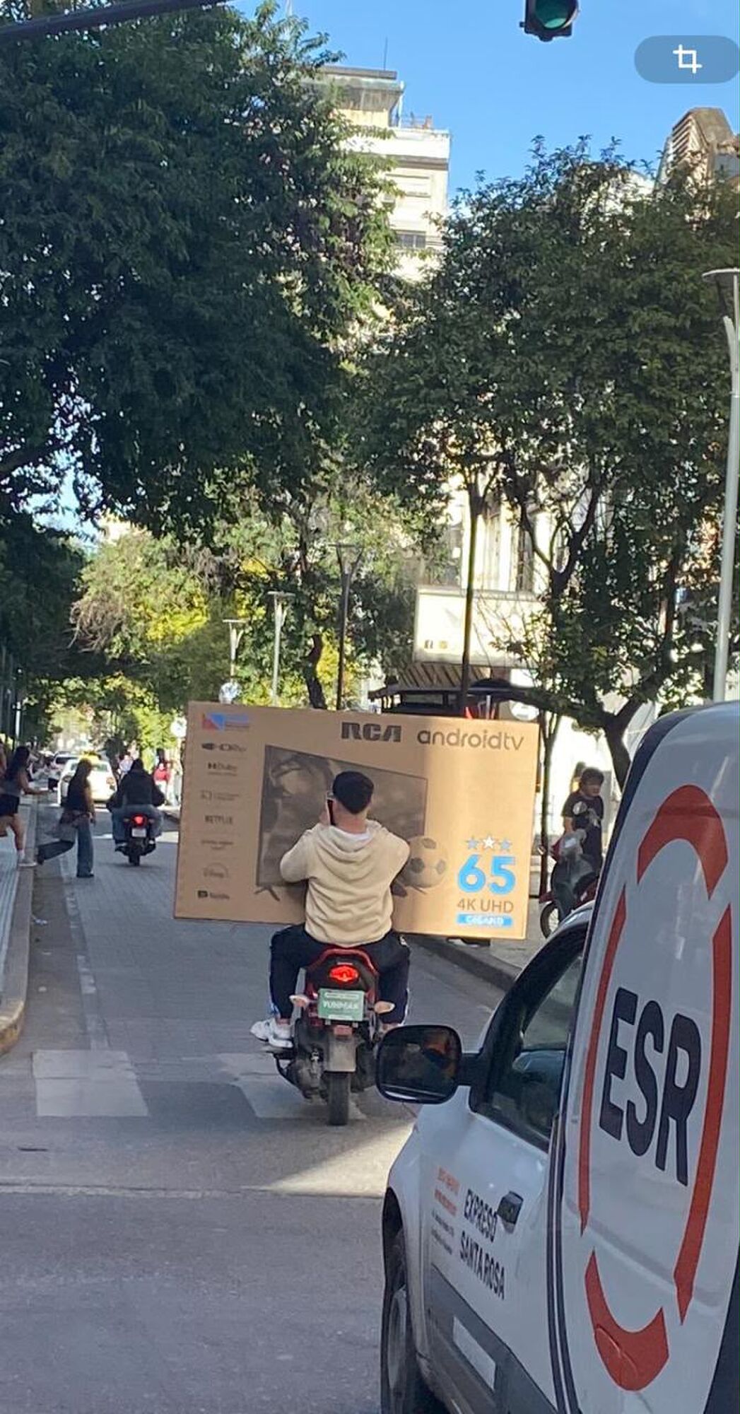 Andar en moto en el reino de la anomia vial