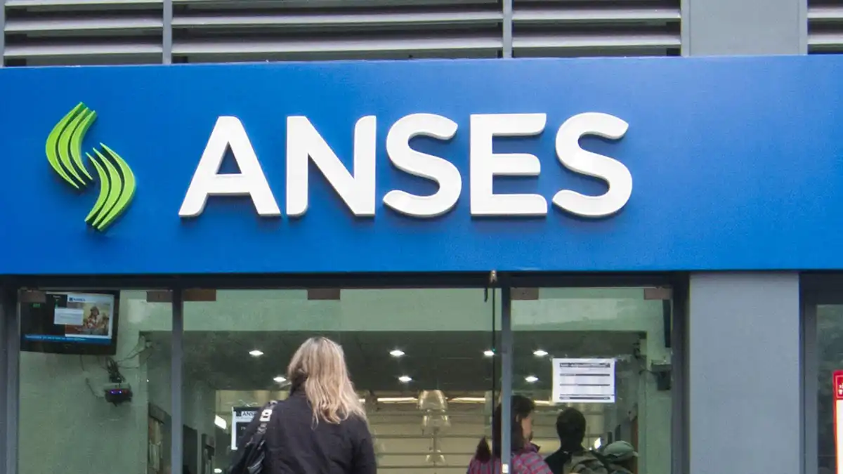 Calendario Anses: quiénes cobran desde el lunes con el aumento del 2,15% y el bono