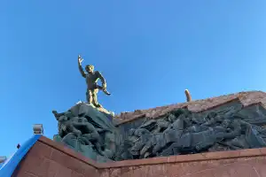 Recuerdos fotográficos: Ernesto Padilla y el monumento a los héroes de la Independencia