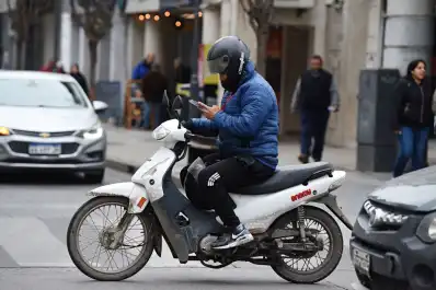 Andar en moto en el reino de la anomia vial