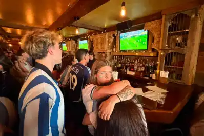“Cambiaron la forma en la que veo el fútbol”: los argentinos emocionaron a un bartender en un bar de Nueva York