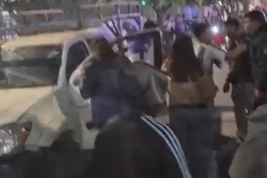 550x367_furia-conductor-camioneta-fue-agredido-vecinos-se-encontraban-lugar-1146180-232913.webp