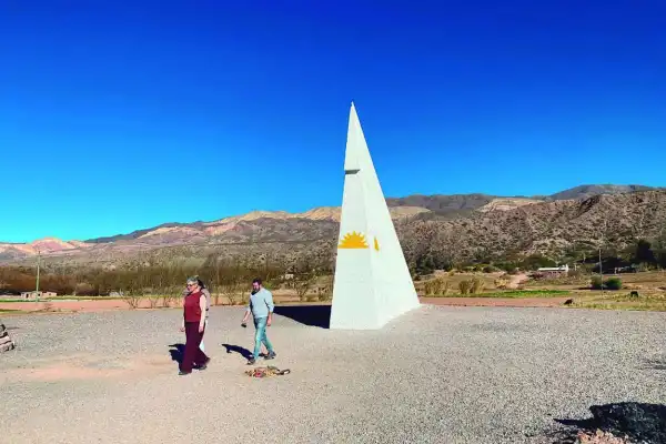 Recuerdos fotográficos: Ernesto Padilla y el Trópico de Capricornio en Humahuaca