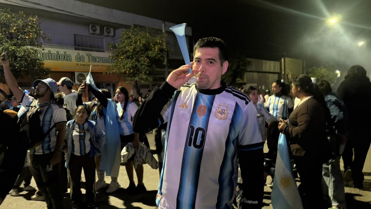 ALENTANDO. Carlos Toledo eligió el reconocimiento por encima del resultado y acompañó los festejos con un mensaje de agradecimiento para la Selección.