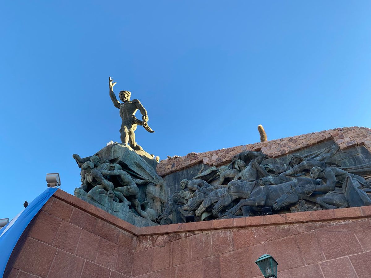 Recuerdos fotográficos: Ernesto Padilla y el monumento a los héroes de la Independencia