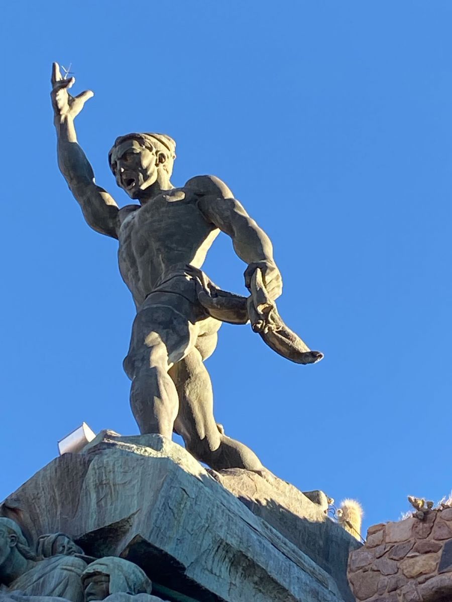 Recuerdos fotográficos: Ernesto Padilla y el monumento a los héroes de la Independencia