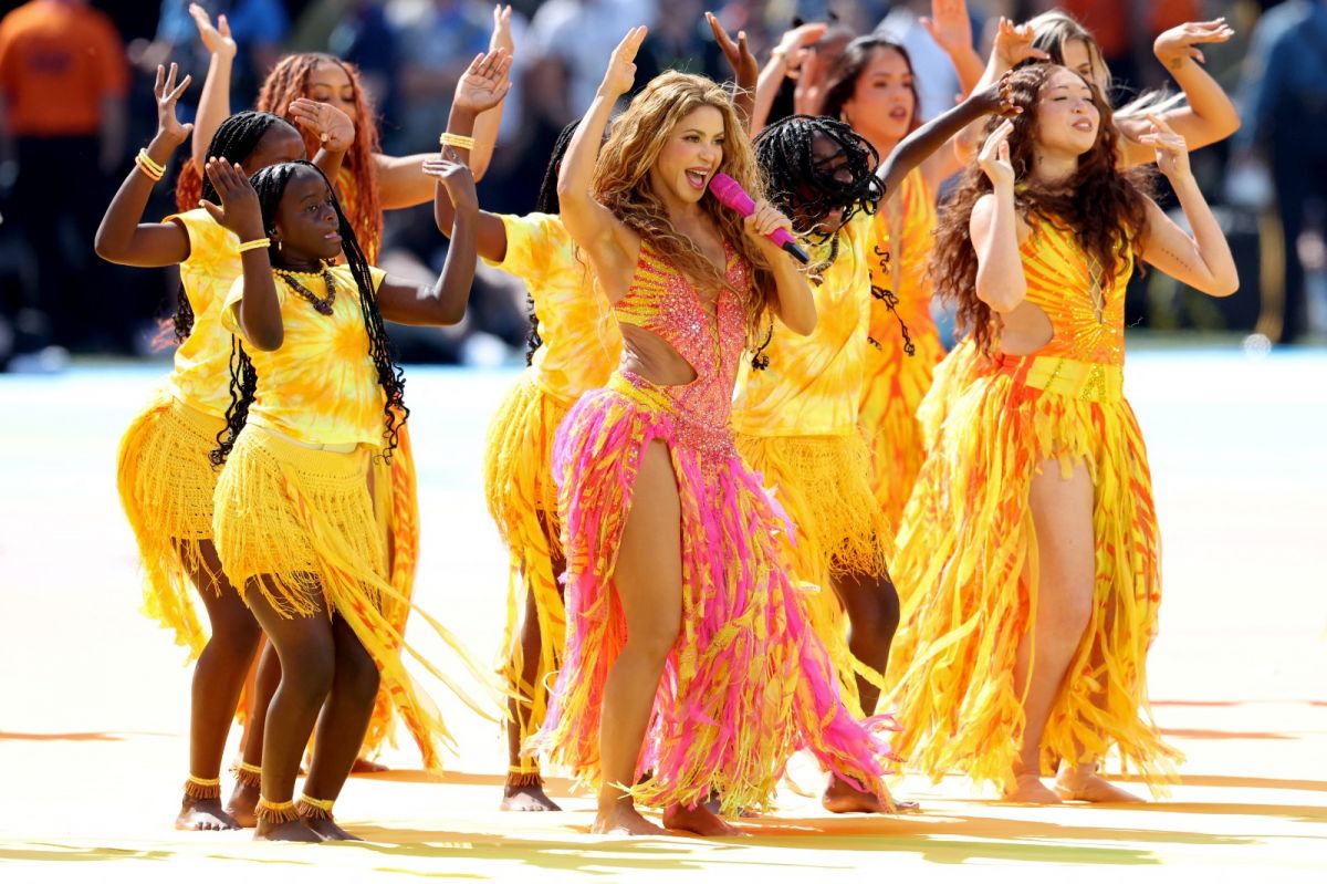 UN CLÁSICO. Shakira interpretó una vez más la canción del Mundial.