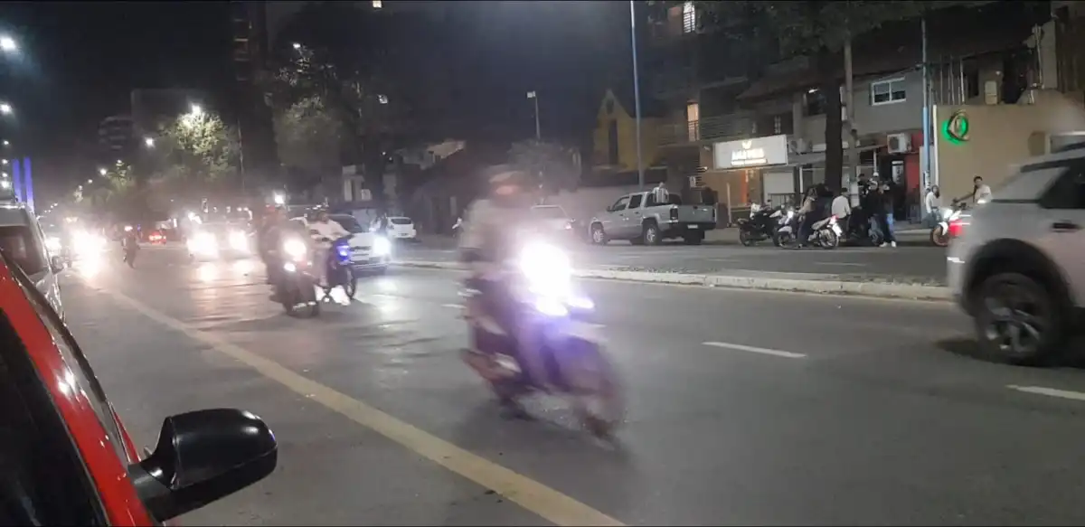 Video: la noche en que la Mate de Luna fue un "autódromo clandestino" hasta que llegó la Policía