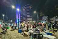 Bocinas, bombos y banderas para agradecerle a la Selección en el Monumento al Bicentenario