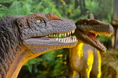 Dinosaurios en Yerba Buena: el gigante dinosaurio argentino que se roba todas las miradas en las vacaciones de invierno