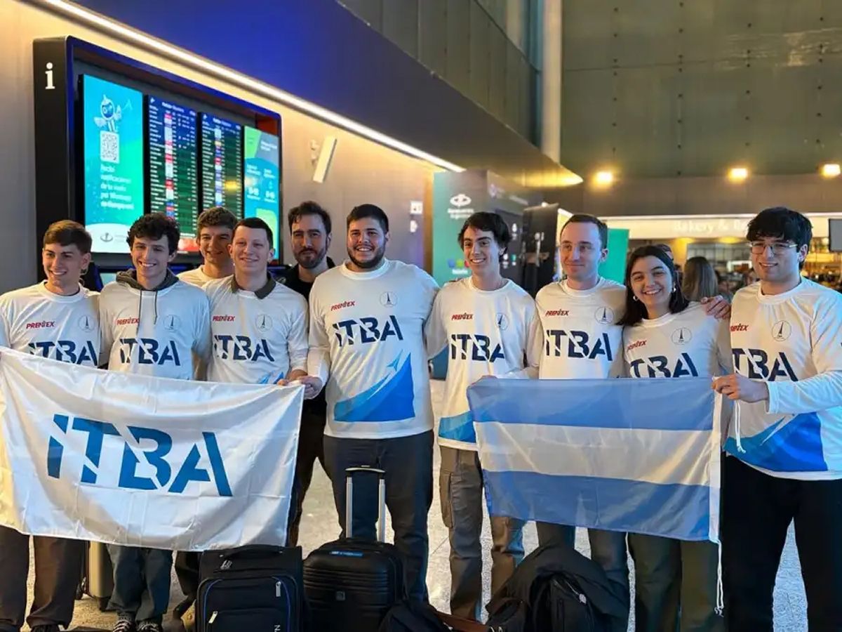 ORGULLO ARGENTINO. Más de 60 estudiantes del ITBA participaron en el diseño y la construcción del cohete “Aconcagua”.