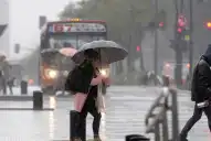 Alerta naranja y amarilla en 15 provincias por viento zonda, ráfagas de hasta 100 km/h, tormentas y nevadas: cuáles son las localidades bajo riesgo