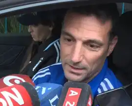 Tras la derrota en la final, Scaloni reapareció en Ezeiza y dejó más preguntas que respuestas sobre su futuro