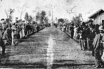 Un perfil del gran fotógrafo Ángel Paganelli, en una página de LA GACETA de julio de 1927