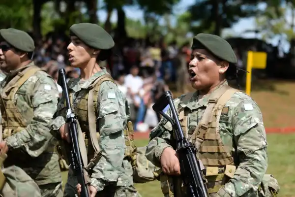 Aumentan los sueldos del personal militar: no todos superan la línea de pobreza