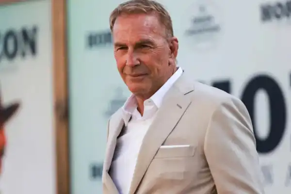 Una argentina creyó que estaba de novia con Kevin Costner y perdió más de $3,6 millones en una estafa virtual