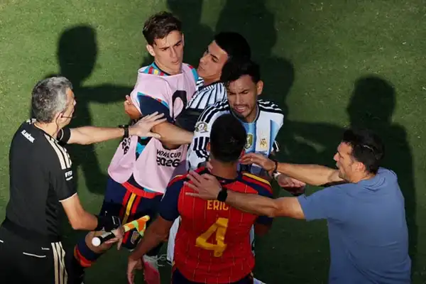 Zlatan Ibrahimovic liquidó a Leandro Paredes tras la final del Mundial 2026: Le habría dado un cabezazo
