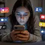 Francia prohibió las redes sociales para menores de 15 años: es el primer país de la Unión Europea en hacerlo