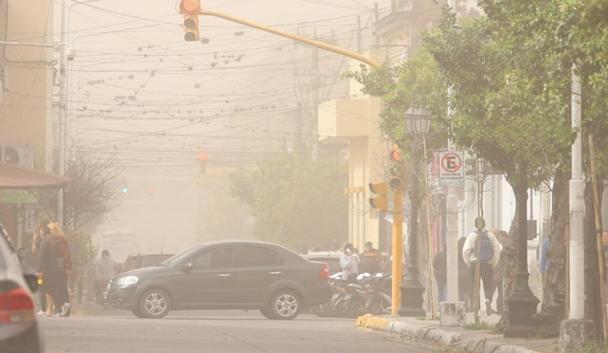 Rige la alerta naranja y amarilla por viento zonda en Tucumán: cuáles son las localidades afectadas