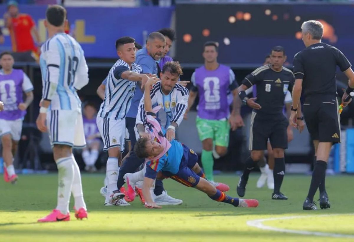 Gavi sorprendió con su postura sobre Leandro Paredes: No creo que tengan que suspenderlo