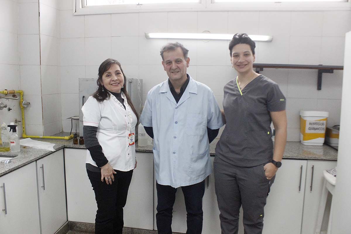 Medicamentos a medida para los más pequeños: el Hospital Avellaneda produce 75 formulaciones que no existen en el mercado