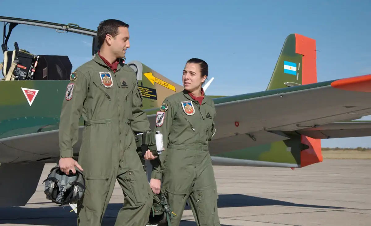 Buscan médicos, periodistas, ingenieros y otros profesionales para ingresar a la Fuerza Aérea