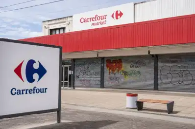 Carrefour cerró una sucursal, despidió a más de 30 empleados y crece la preocupación por el futuro de la cadena