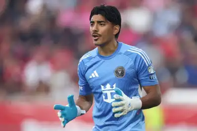 El insólito blooper del arquero argentino de Inter Miami que terminó en un gol de Chicago Fire