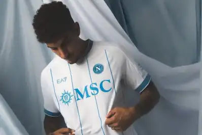 Napoli presentó una camiseta homenaje a la Argentina por el centenario del club